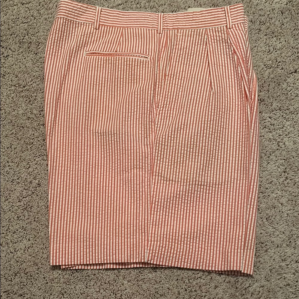 BERLE Shorts Lightweight Pleated Seersucker, relax fit short 9.0" inseam 36R